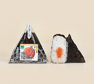 具材 米 海苔 塩 の素材 製法にこだわり 美味しさがアップ 手巻おむすび リニューアル シーチキン マヨネーズなど人気の定番商品5種類が9月29日 火 から発売 ニュースリリース ファミリーマート