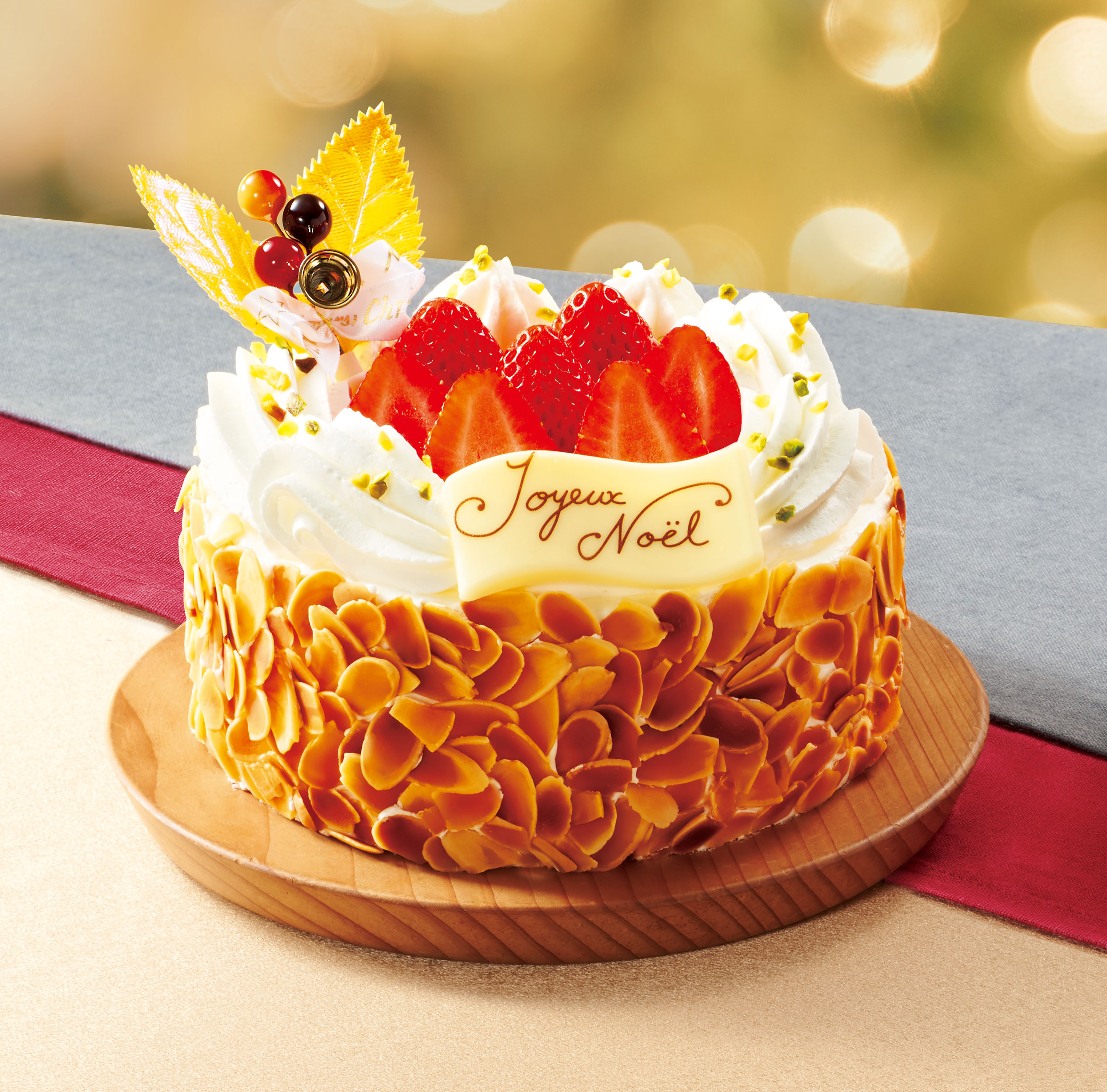 ファミマ40周年 40のいいこと の あなた のうれしい 今年は ファミマのうますぎクリスマス 初コラボの人気キャラケーキ 専門店コラボケーキが登場 ９月18日 土 午前10時から 予約販売開始 今年のファミマのクリスマスはチキン オードブル ピザなど