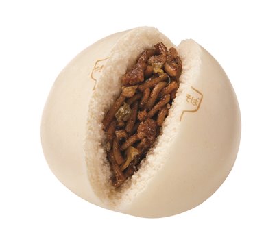 ガツンと濃厚 食べ応え抜群の 中華まん ２週連続で新商品が登場 本格スパイス香る ごろっとチキンのカレーまん タンドリーチキン風 と 濃厚特製ソースを開発 コイウマ 焼きそばまん オタフクソース使用 を発売 ファミリーマート ニュースリリース