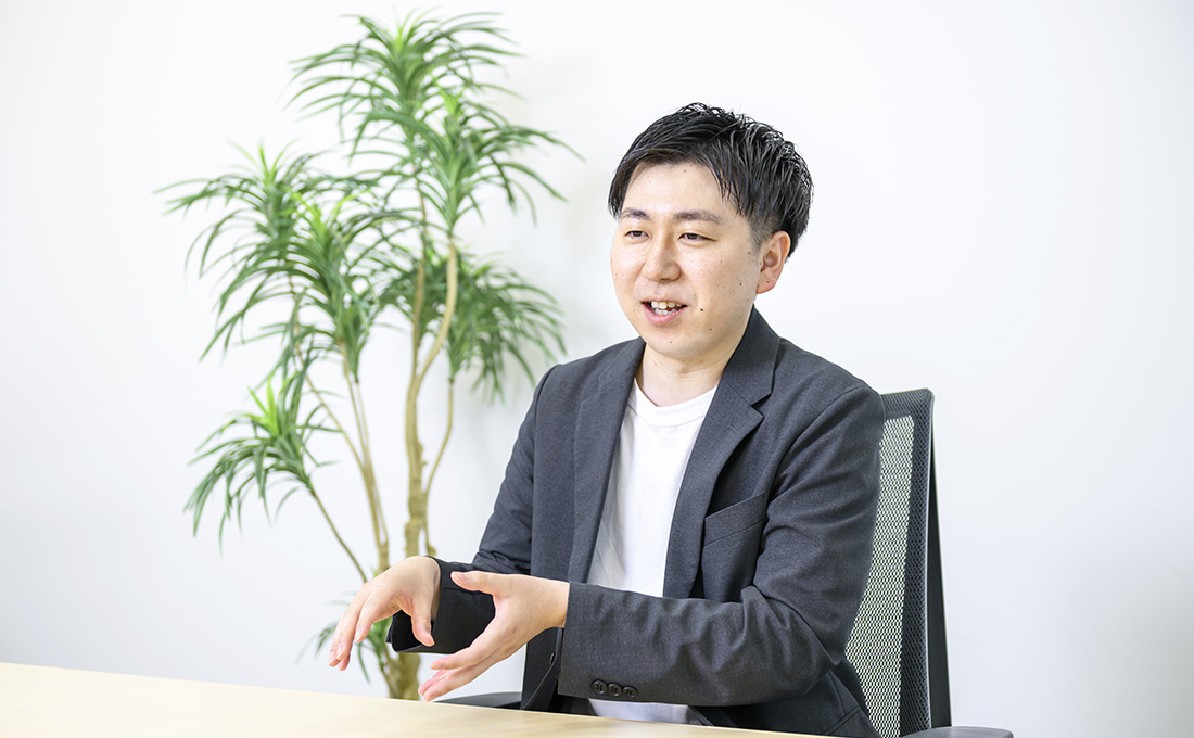 笑顔でインタビューに応じる林田さん