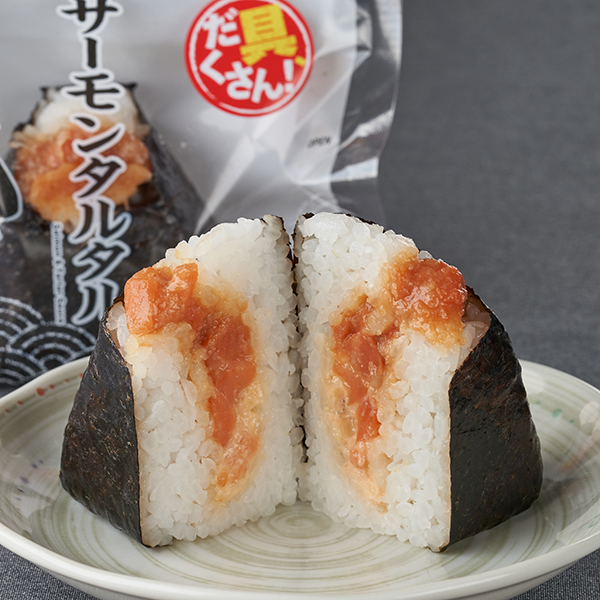 バター醤油おむすび（卵黄ソース入り）