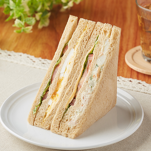 全粒粉サンド　トマトと野菜ミックス