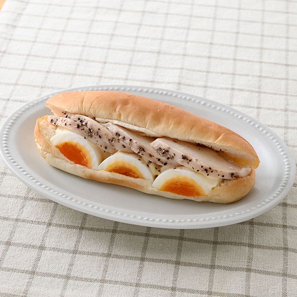 【ファミリーマート】たんぱく質が摂れる！サラダチキンロール