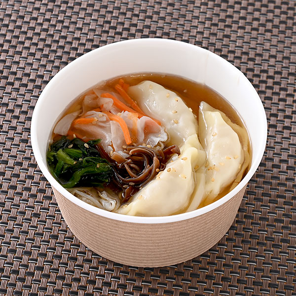 【関東の一部】もちもち餃子と野菜の中華スープ