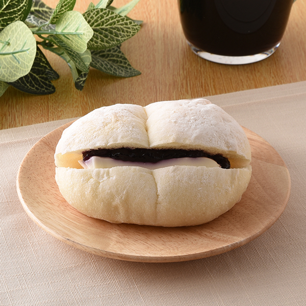 ふんわりもっちりとした白パン ブルーベリー クリームチーズ 商品情報 ファミリーマート