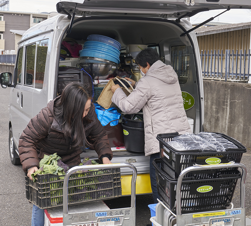 荷下ろしの様子