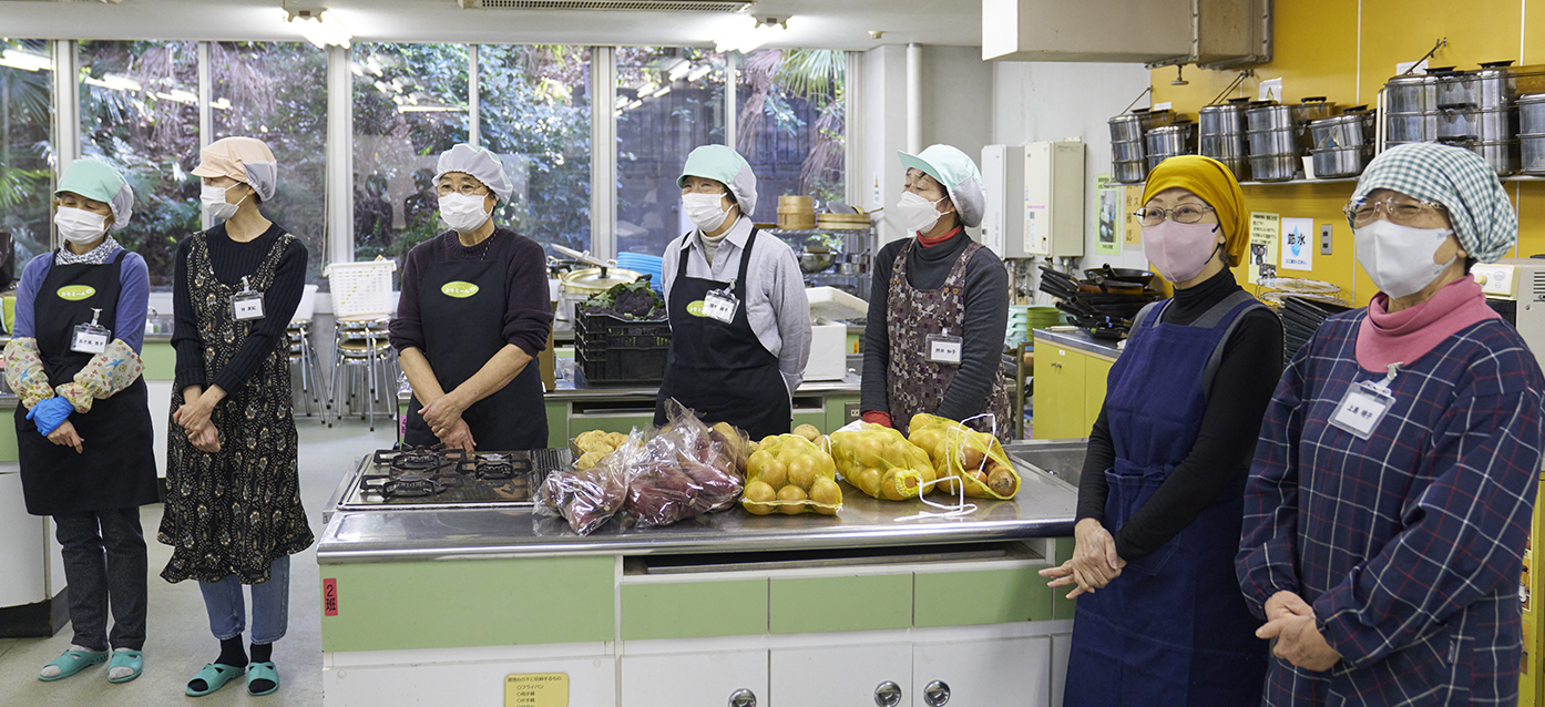 調理前のミーティングの様子