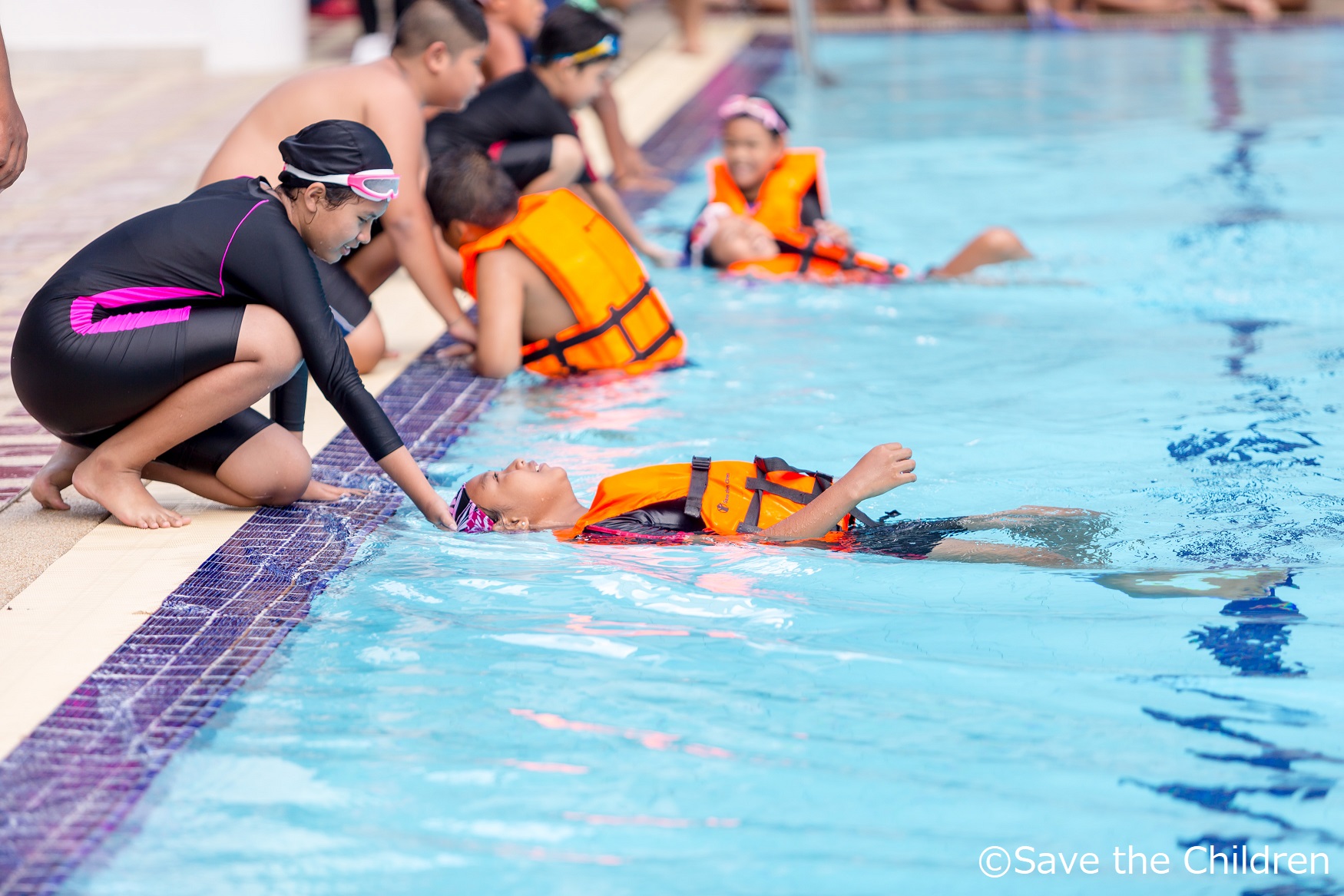 水の事故防止のための水泳訓練 の様子（タイ）