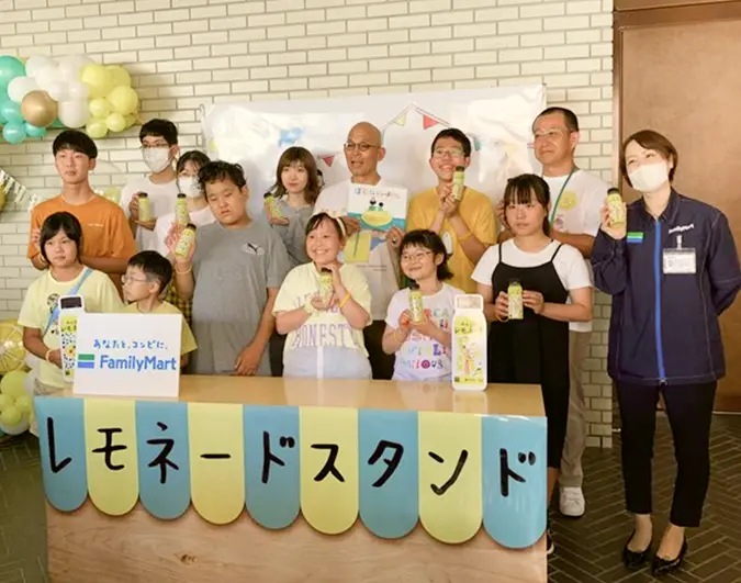 みんレモサマーフェスティバルでのレモネードスタンドの写真