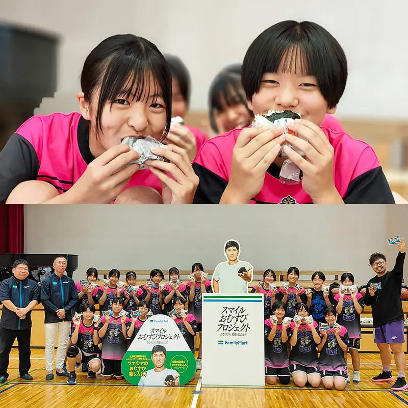 お届けの様子と集合写真