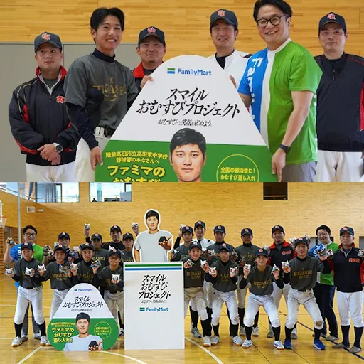 お届けの様子と集合写真