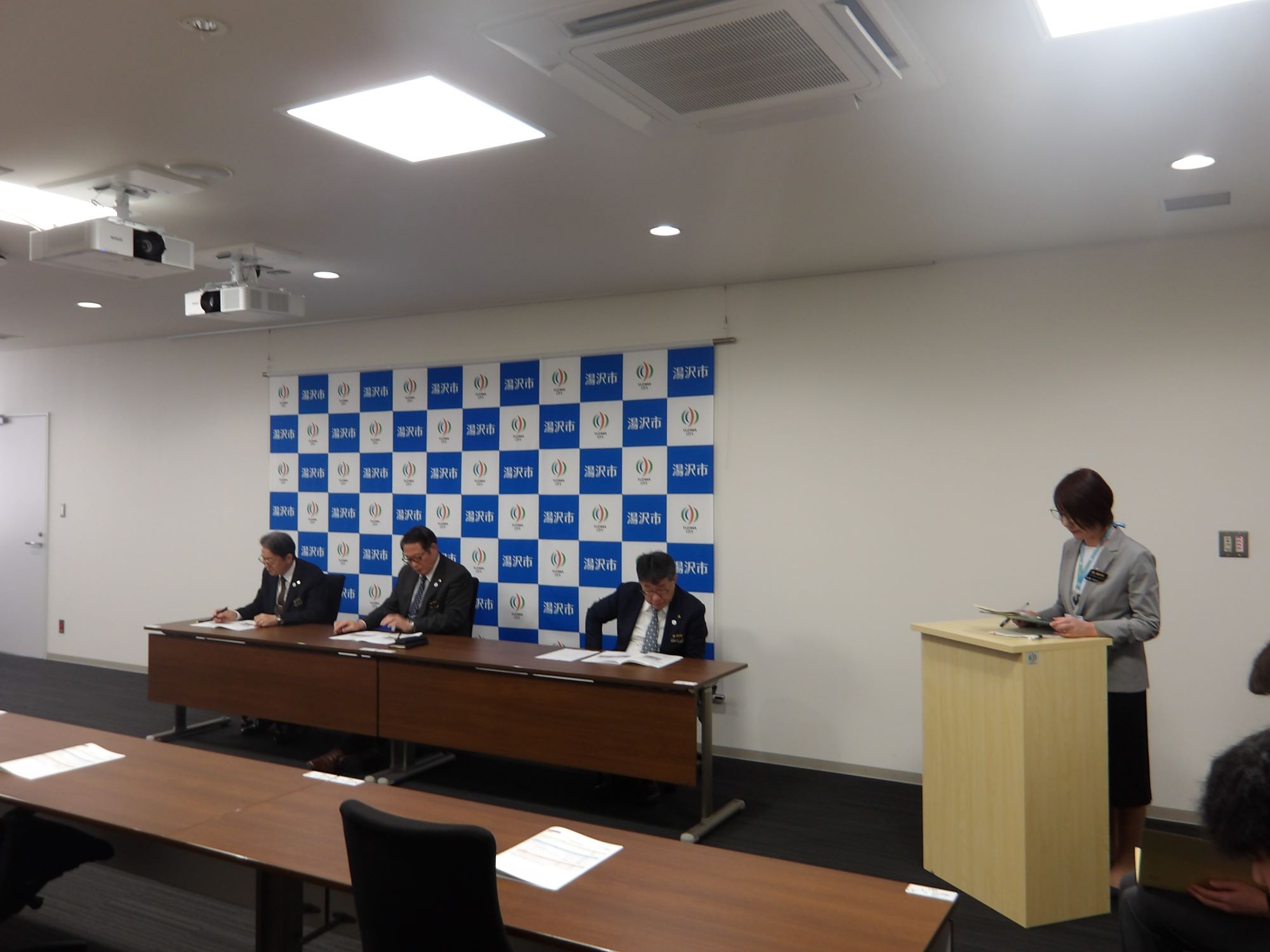 記者会見の様子