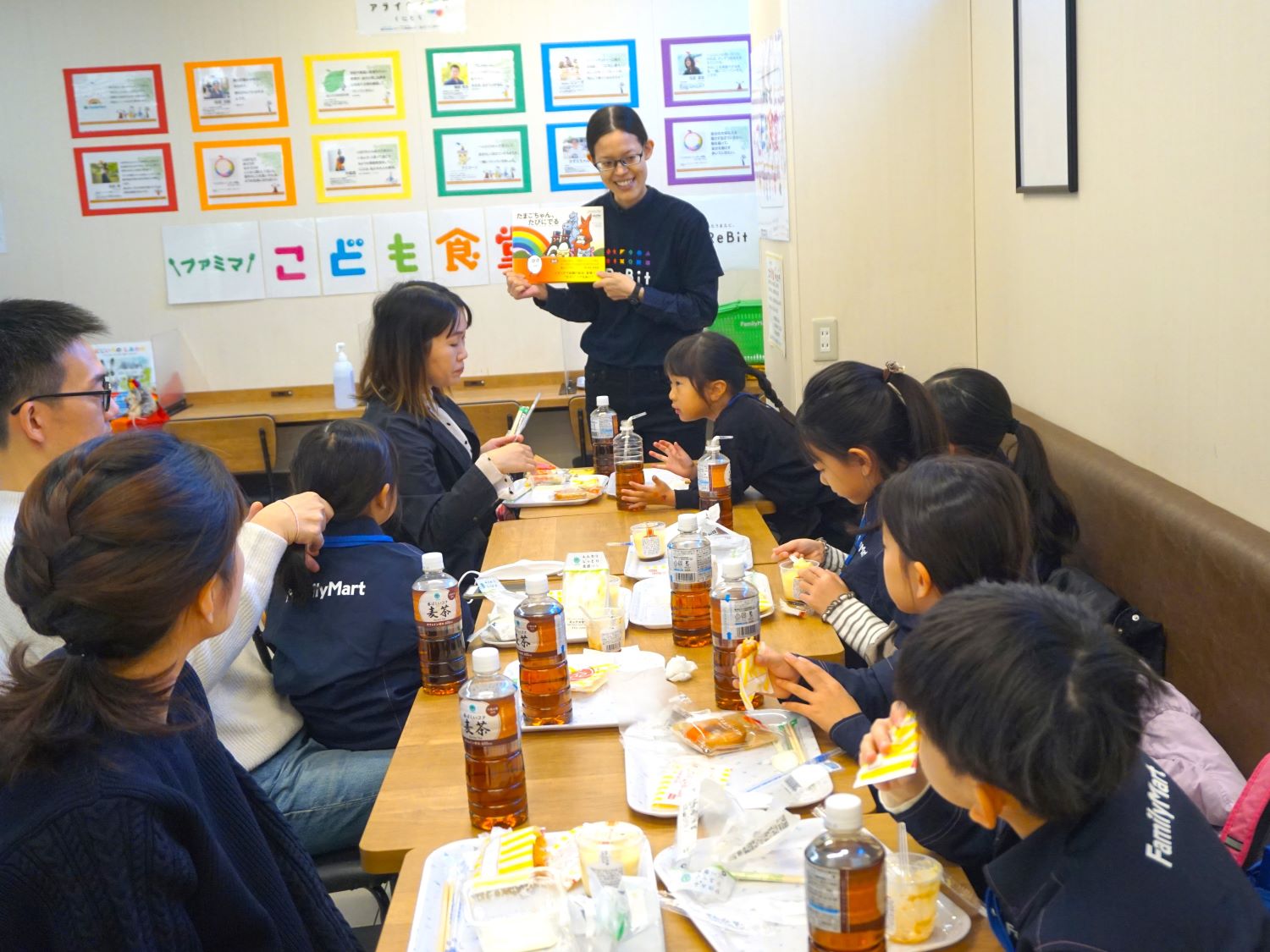 絵本の読み聞かせ