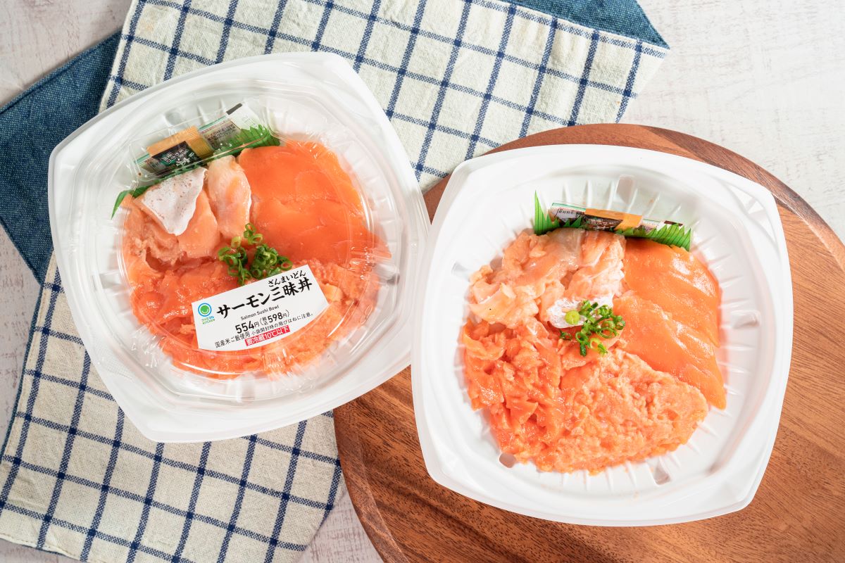 ファミマルKITCHEN  サーモン三昧丼