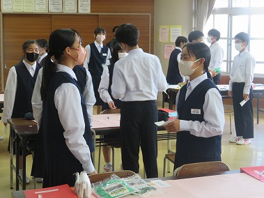 わかめ販売指導授業の様子