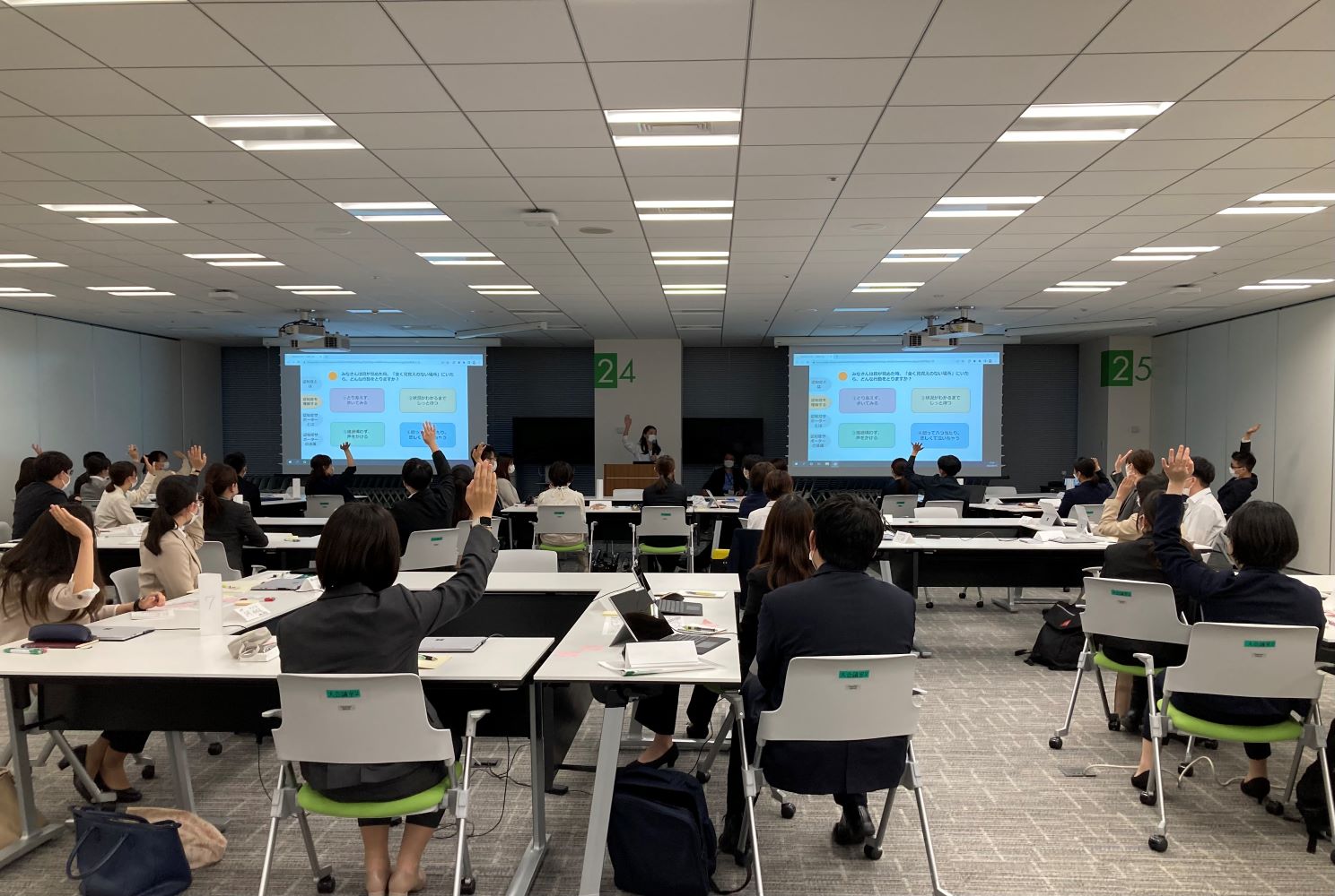 新入社員研修時開催「認知症サポーター養成講座」風景