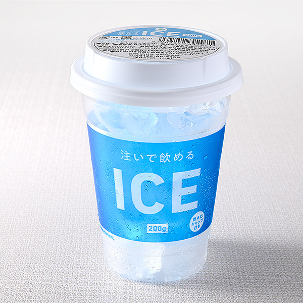 「ファミマル」のカップ氷「注いで飲めるICE 200g」のイメージ画像