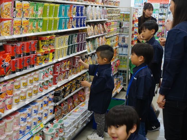 品出し体験の様子