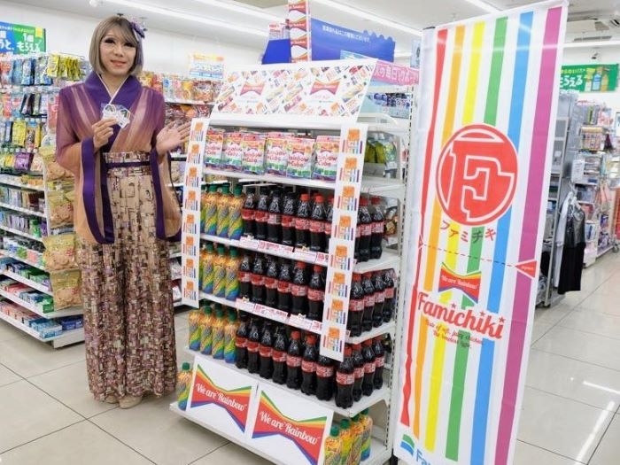 ブルボンヌ氏が商品を紹介している様子