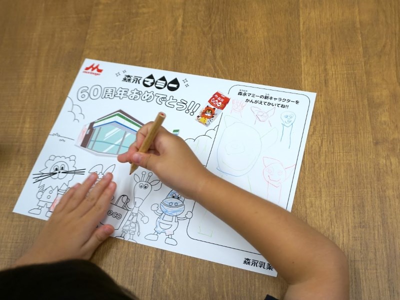 たくさんの色とりどりのキャラクターが誕生