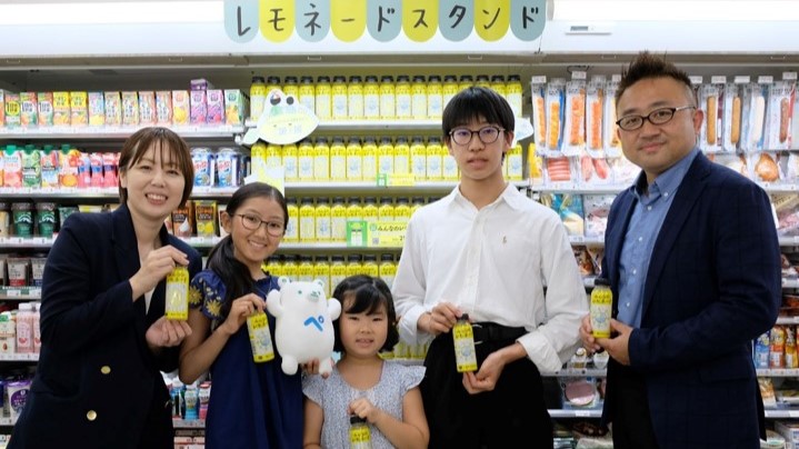 ファミリーマート西池袋店のお披露目会の様子