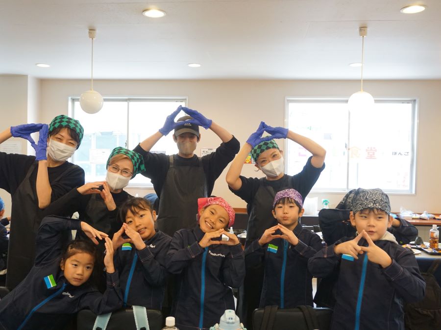 右近様と「おむすび」ポーズ