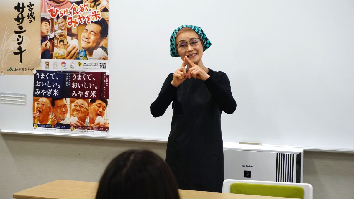 右近さんによるお米とおむすびの講演の様子