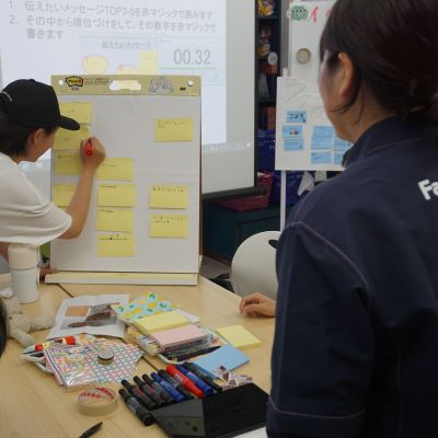 ファミリーマートと三井住友ファイナンス＆リース 認定NPO法人キッズドアのこどもたちに向けて「POPづくりワークショップ」を開催～“チームで仕事を進める”ってどんなことか？体験してみよう！～
