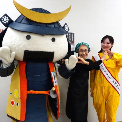 Jリーグクラブ奈良クラブの選手が参加し「ファミマフードドライブ」のイベントを開催！～選手のサイン入りステッカーをプレゼント～