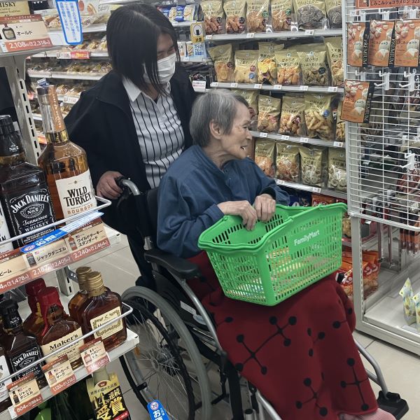 ゆっくり買い物が楽しめる「スローショッピング」高齢化社会で生まれる新しい買い物の形