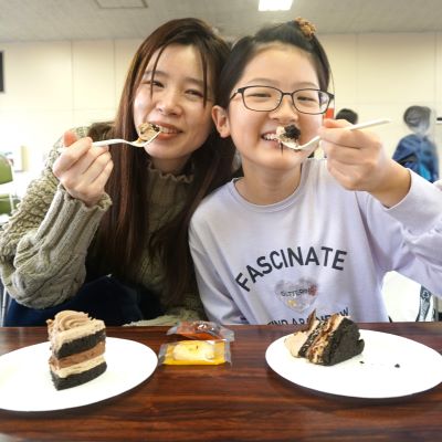 地域の温かい居場所づくりと、こどもたちの冬の思い出を応援「ファミリーマート＆むすびえ こども食堂」企画全国1,000箇所のこども食堂へ食品をお届け。～特別企画として「BE:FIRSTコラボケーキ」の寄贈も実施～