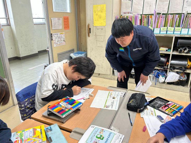 ポスターづくりの様子