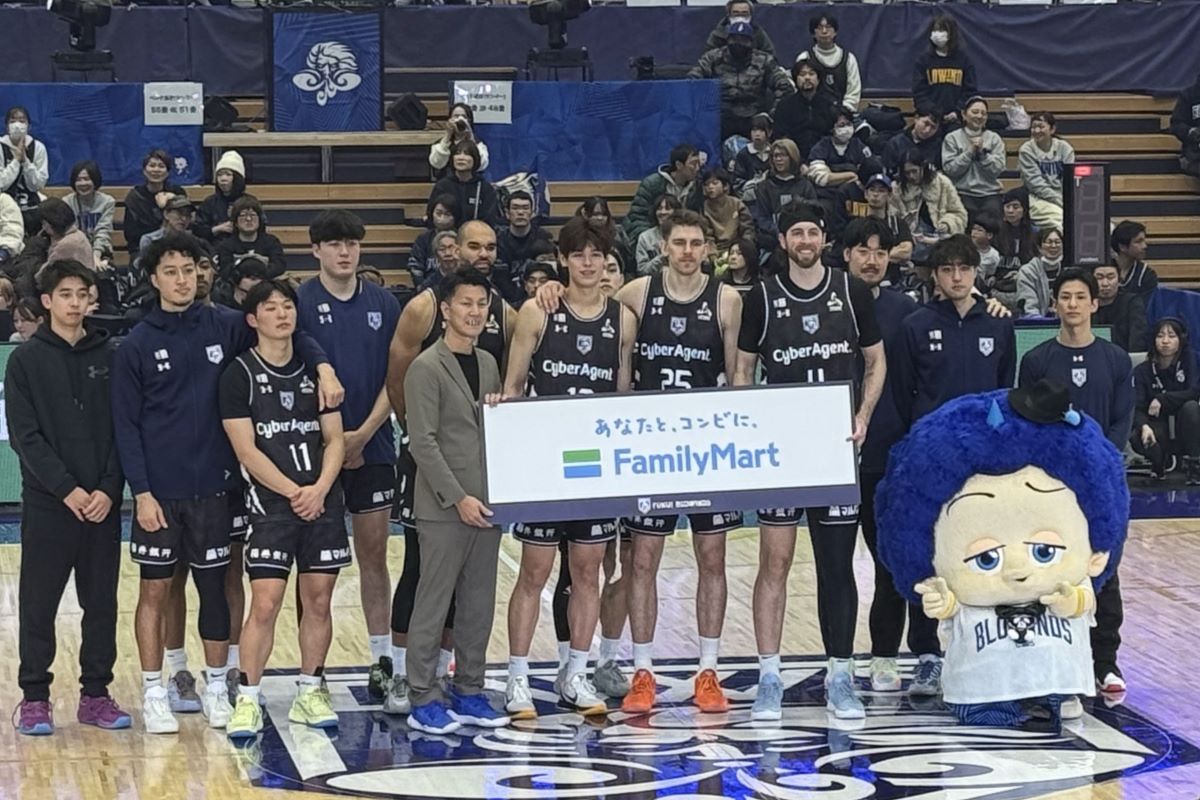 福井ブローウィンズの選手の皆さまとの集合画像