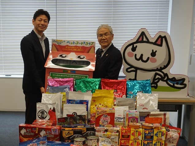 （寄贈の様子）