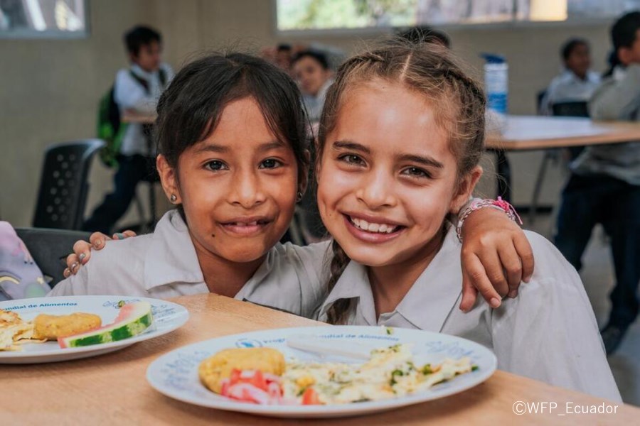 エクアドル学校給食の様子